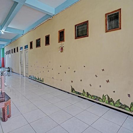 Oyo 91572 Kost Esklusif Barokah Hotel Пасуруан Екстериор снимка