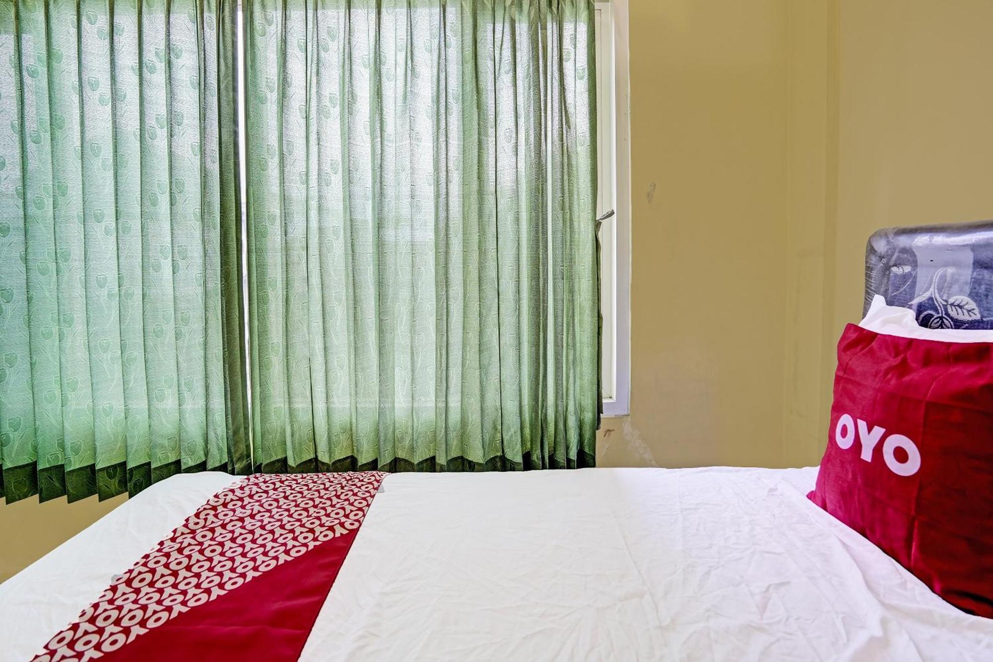 Oyo 91572 Kost Esklusif Barokah Hotel Пасуруан Екстериор снимка