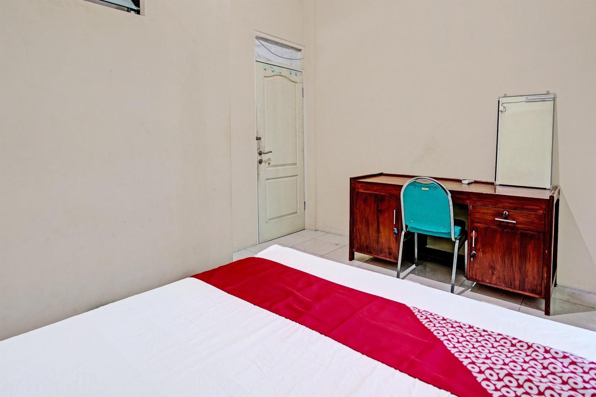 Oyo 91572 Kost Esklusif Barokah Hotel Пасуруан Екстериор снимка