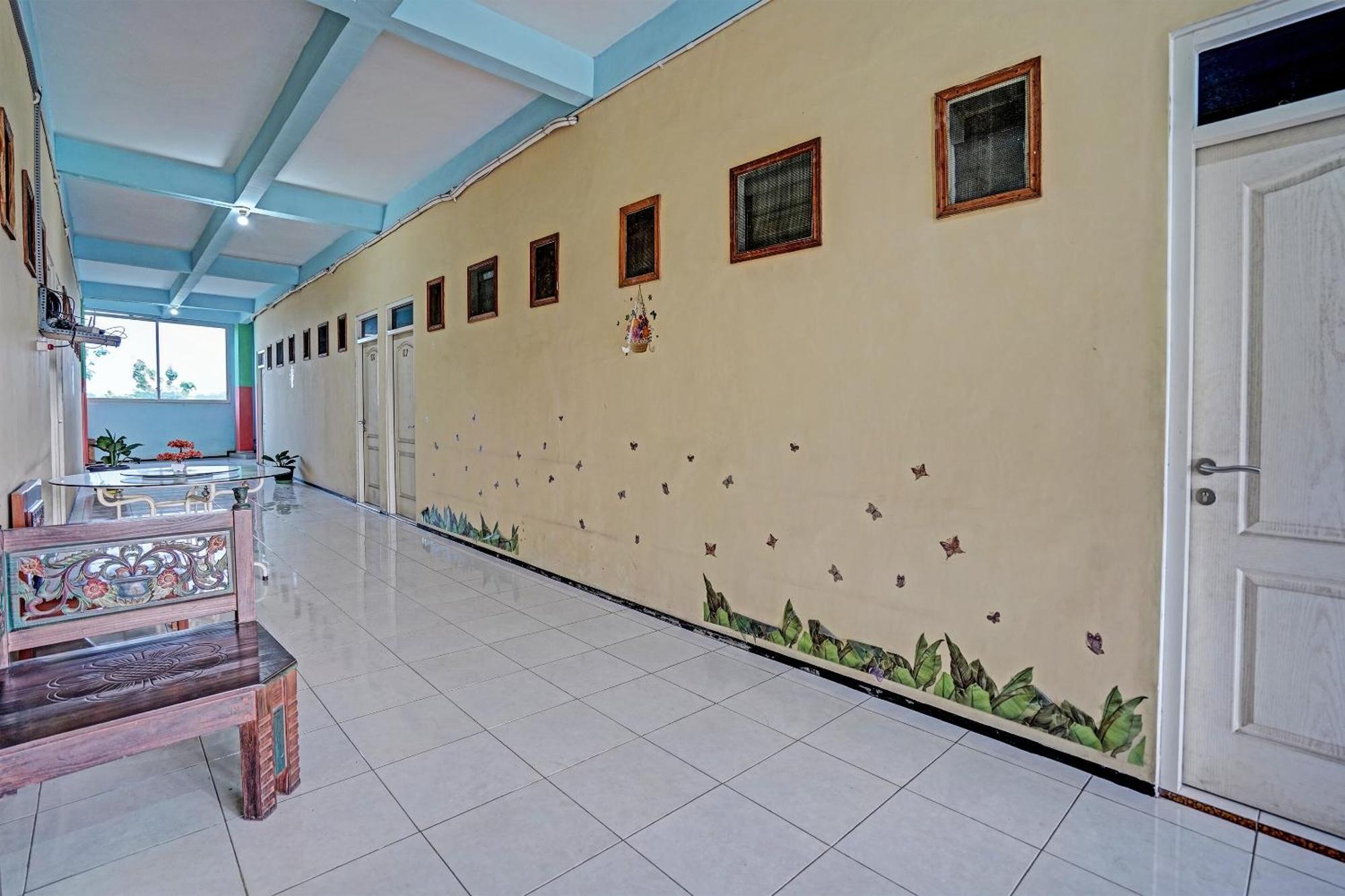 Oyo 91572 Kost Esklusif Barokah Hotel Пасуруан Екстериор снимка