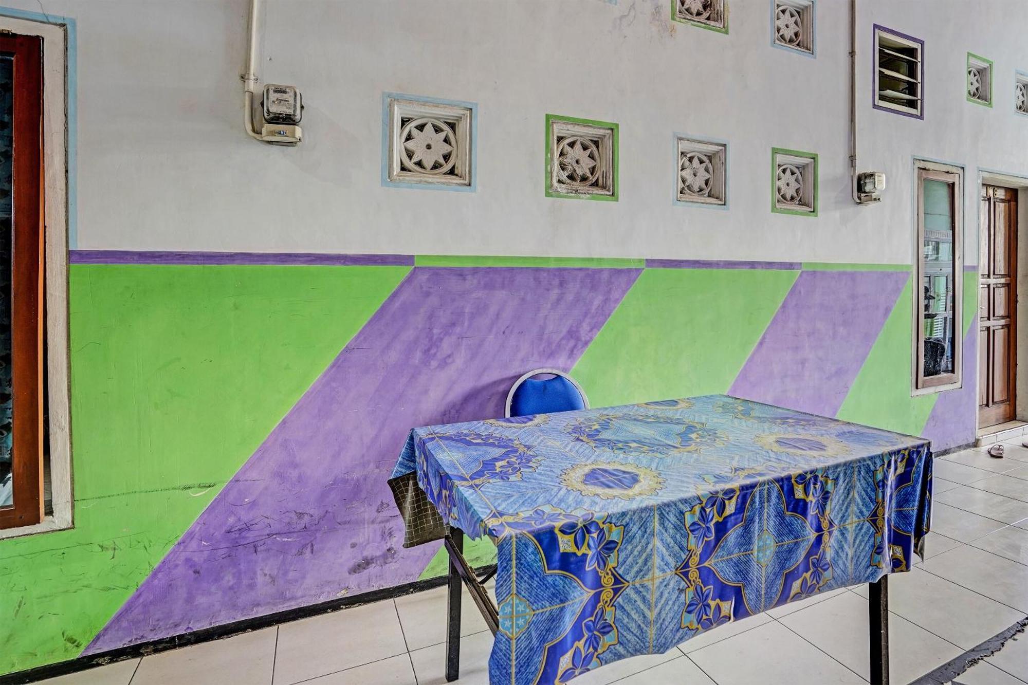 Oyo 91572 Kost Esklusif Barokah Hotel Пасуруан Екстериор снимка
