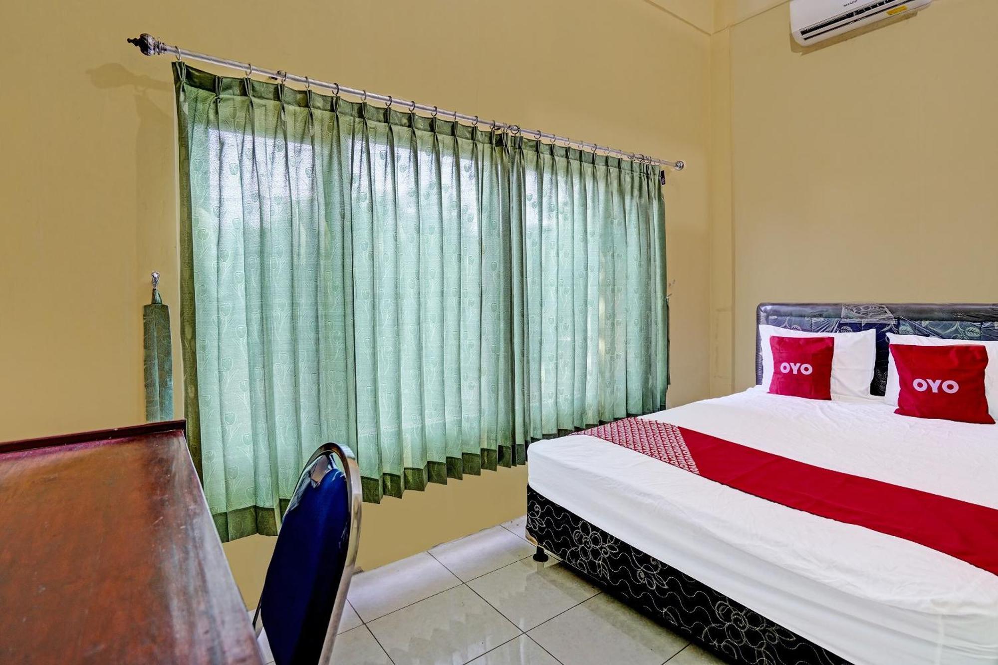 Oyo 91572 Kost Esklusif Barokah Hotel Пасуруан Екстериор снимка