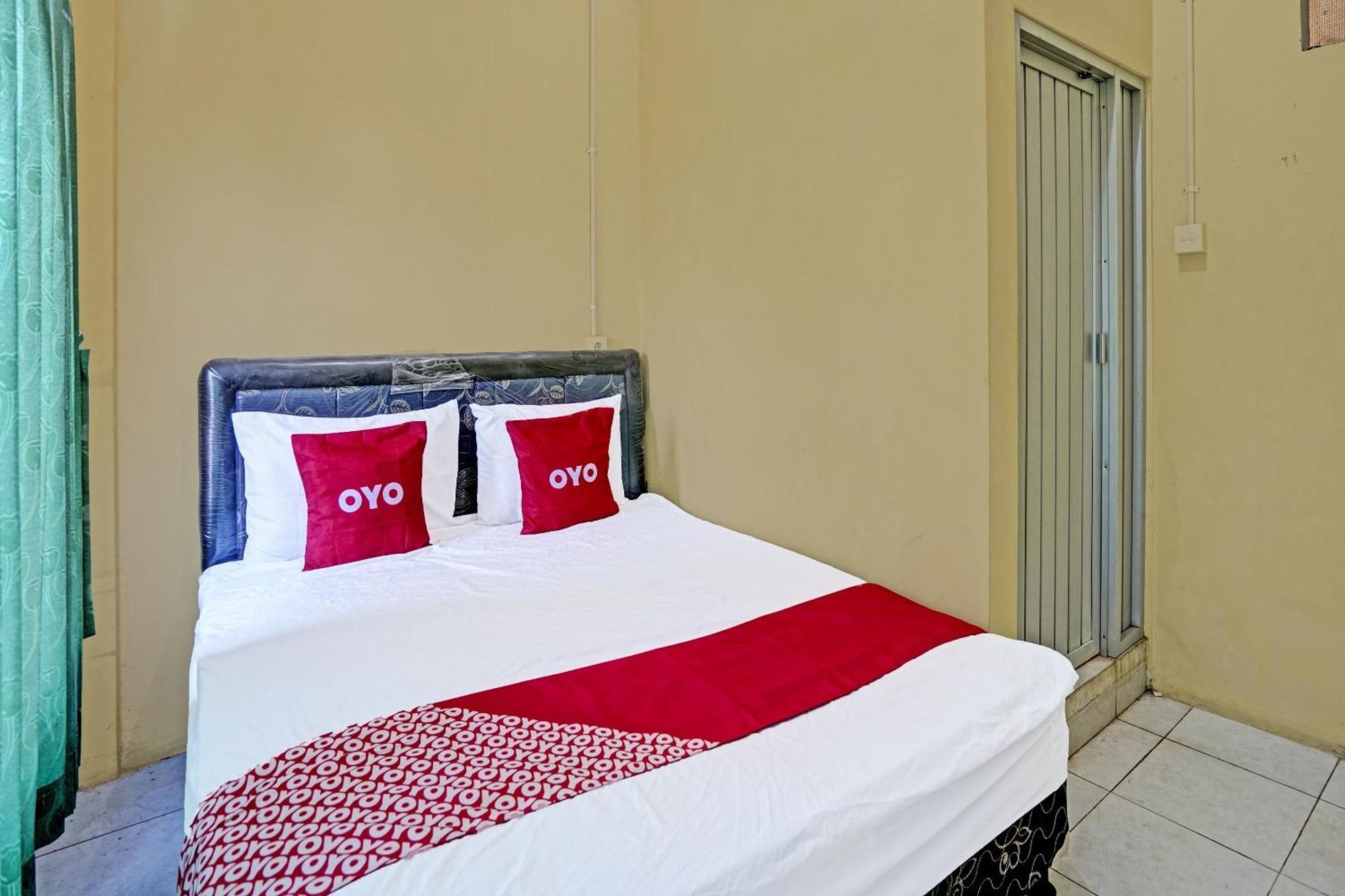 Oyo 91572 Kost Esklusif Barokah Hotel Пасуруан Екстериор снимка