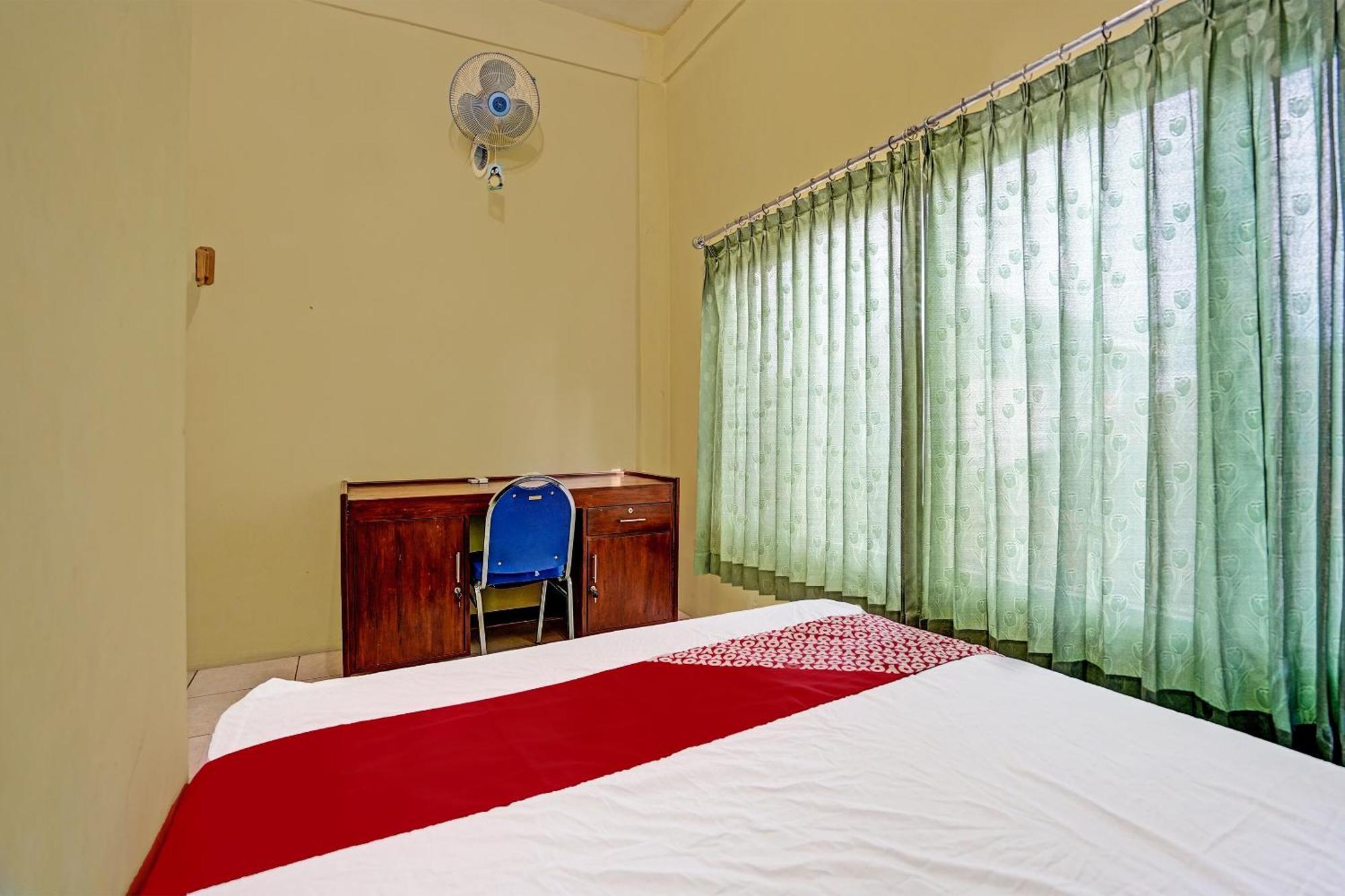 Oyo 91572 Kost Esklusif Barokah Hotel Пасуруан Екстериор снимка