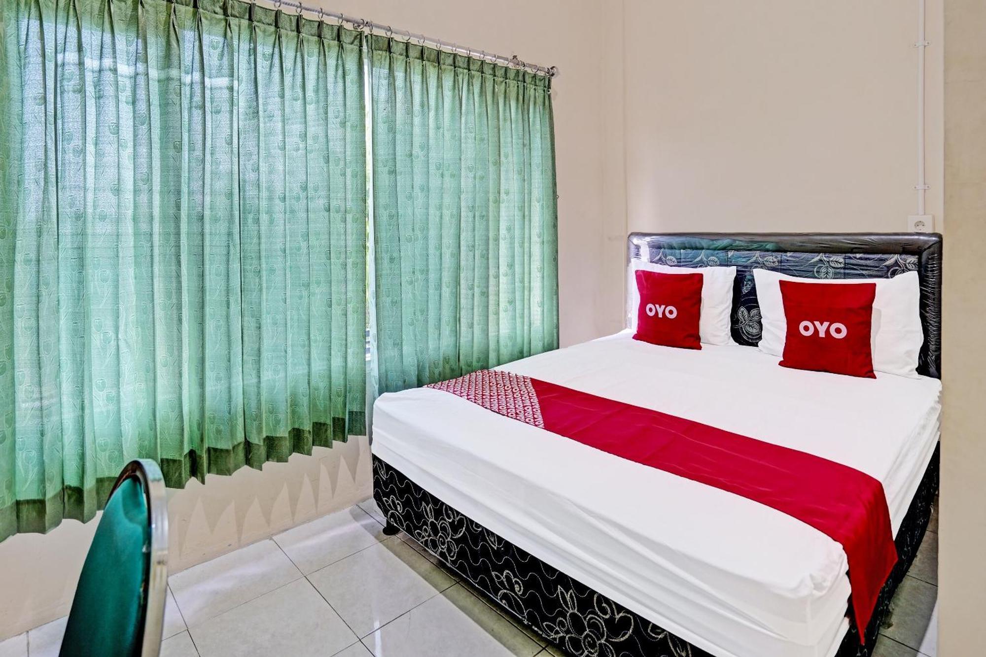 Oyo 91572 Kost Esklusif Barokah Hotel Пасуруан Екстериор снимка